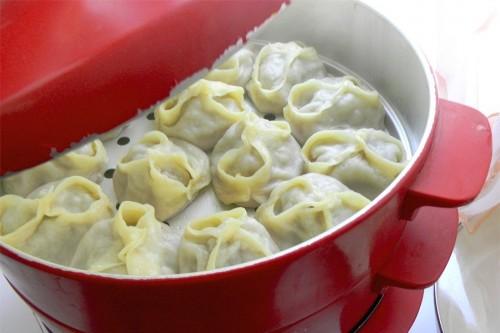 Tasty and juicy manti: a recipe in a double boiler