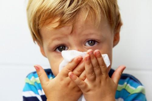 ¡Aprenda a curar una secreción nasal en un niño!
