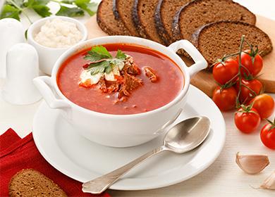 How to cook borsch with meat of beautiful red color