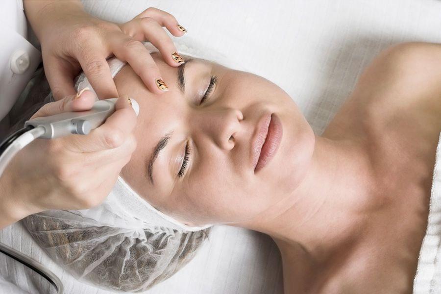 Laser peeling procedure in a beauty salon