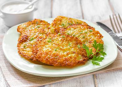 How to cook potato pancakes: with minced meat, onions and zucchini