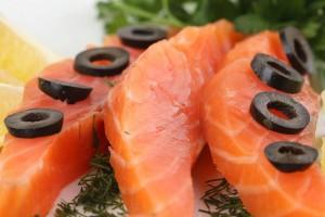 Lightly salted salmon with olives