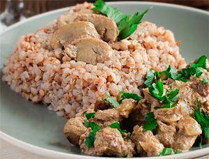 Buckwheat with chicken liver in a plate