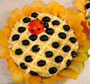 Sunflower salad from canned cod liver