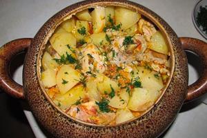 Tender chicken in a pot of potatoes