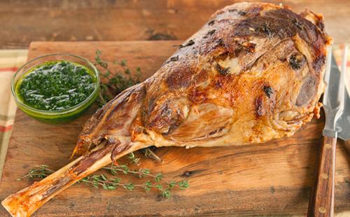 Oven recipes for lamb leg with vegetables and aromatic herbs