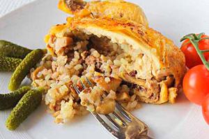 Stuffed chicken with prunes and rice