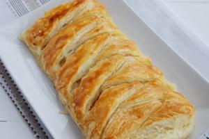 Open puff pastry cabbage pie