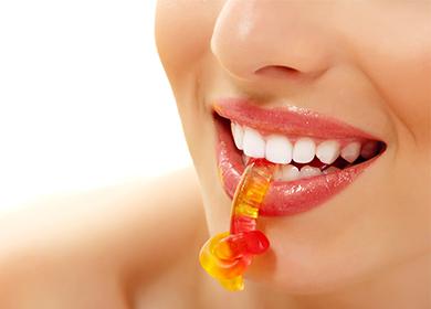 Jelly candy in the mouth