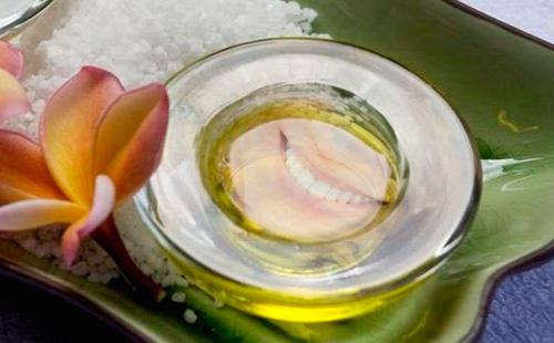 Tea tree oil on a glass plate