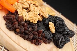 Sweet scattering of dried fruits and nuts similar to nuggets