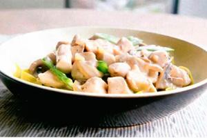 Chicken in milk with asparagus