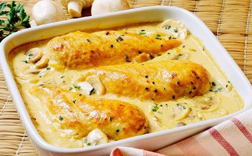 Chicken with mushrooms and cream in a baking dish