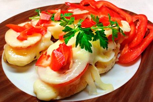 Pollo Francés con Tomate y Pimiento Rojo