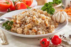 It’s better to eat porridge with stew with garlic, tomatoes and herbs