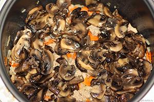 Buckwheat in a slow cooker and many, many mushrooms on top