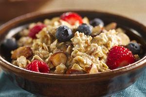 Oatmeal in an earthenware tart covered with juicy berries