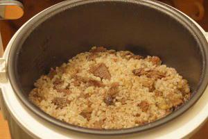 Ready porridge with meat exudes a delicious smell