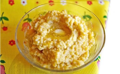 Golden porridge with butter in a glass bowl
