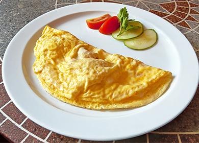 Protein omelet in a double boiler, slow cooker and oven. Recipes for diet number 5