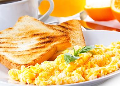 Kuhanje prženih jaja u mikrovalnoj: 3 jednostavna recepta