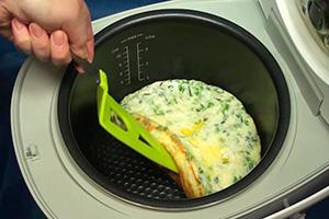 Omlet u polaganom kuhaču
