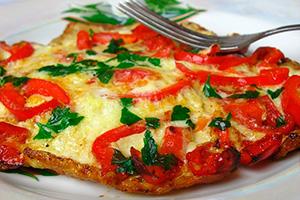 Omelet with bell pepper and tomatoes