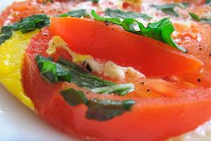 omelette aux tomates et aux herbes