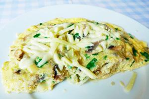 Tortilla con queso y champiñones