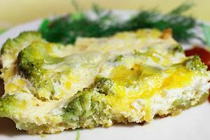 Tortilla con brócoli y queso