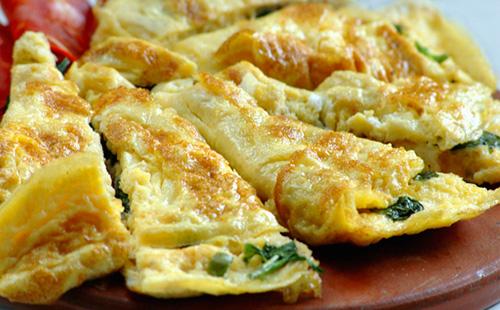 Kuhanje omleta s mlijekom i brašnom: 5 recepata za odrasle i djecu