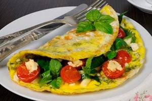 Omelet with tomatoes and spinach