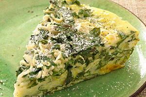 Omelet with spinach, onions and cheese