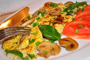 Omelette aux champignons et oignons verts