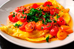 Omelet with tomatoes