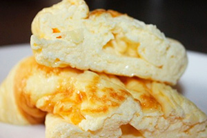 Omelet with cheese and sour cream