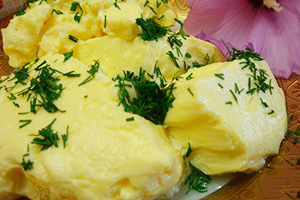 Omelet with herbs in a bag