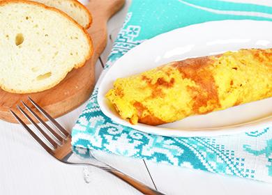 Cuire des œufs au plat et une omelette en français: les secrets principaux et 4 recettes délicieuses