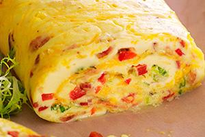 Tortilla francesa con queso y tomates