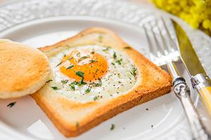 Fried eggs in toast