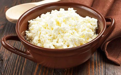 Cottage cheese in a brown bowl