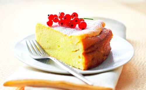 Cottage cheese casserole with berries