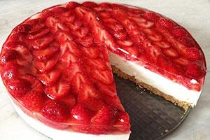 Cottage cheese pie with strawberries without baking