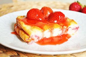 Cazuela de requesón al horno con fresas