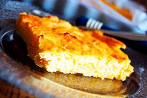 Casserole de carottes et de fromage cottage dans une cocotte