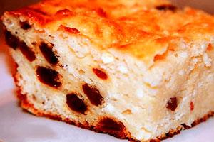 Cottage cheese pie with raisins