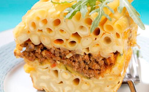 Macaroni casserole as in kindergarten: with cottage cheese and minced meat