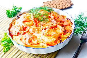 Potato casserole with mushrooms, tomatoes and herbs