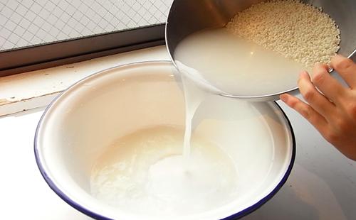 Pour the prepared rice water into a large bowl