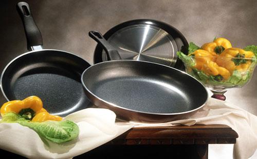 Set of pans
